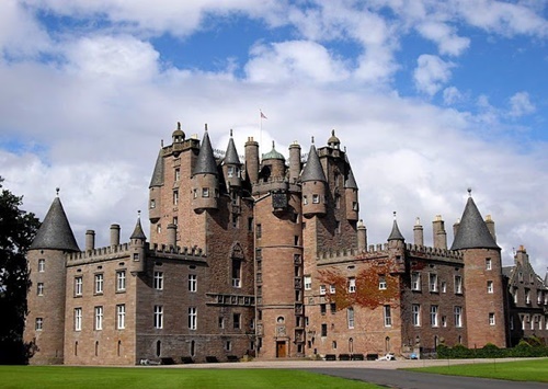 Glamis Castle, rodný zámek Alžběty1